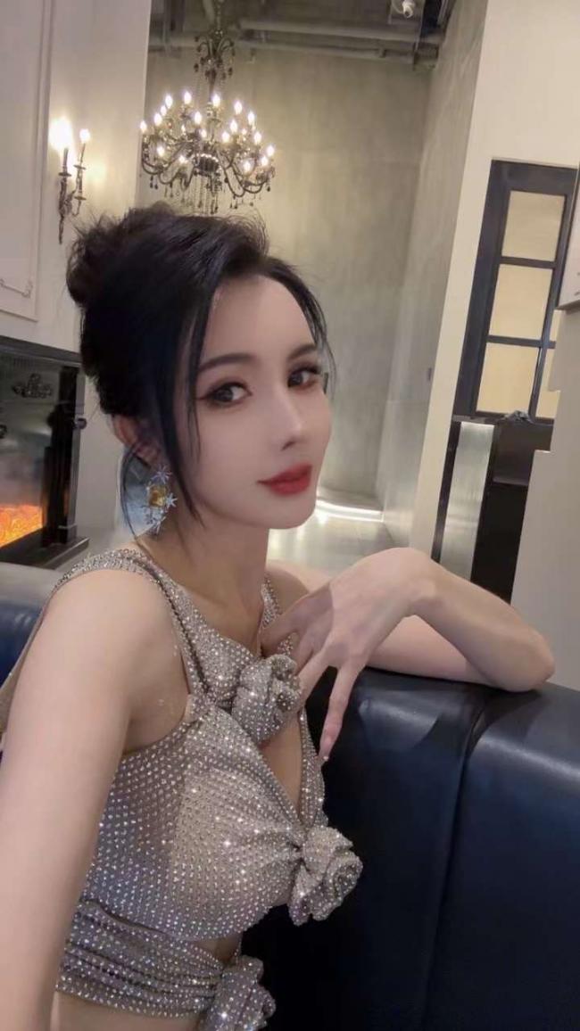 ​ 广告招租QQ  3986224369